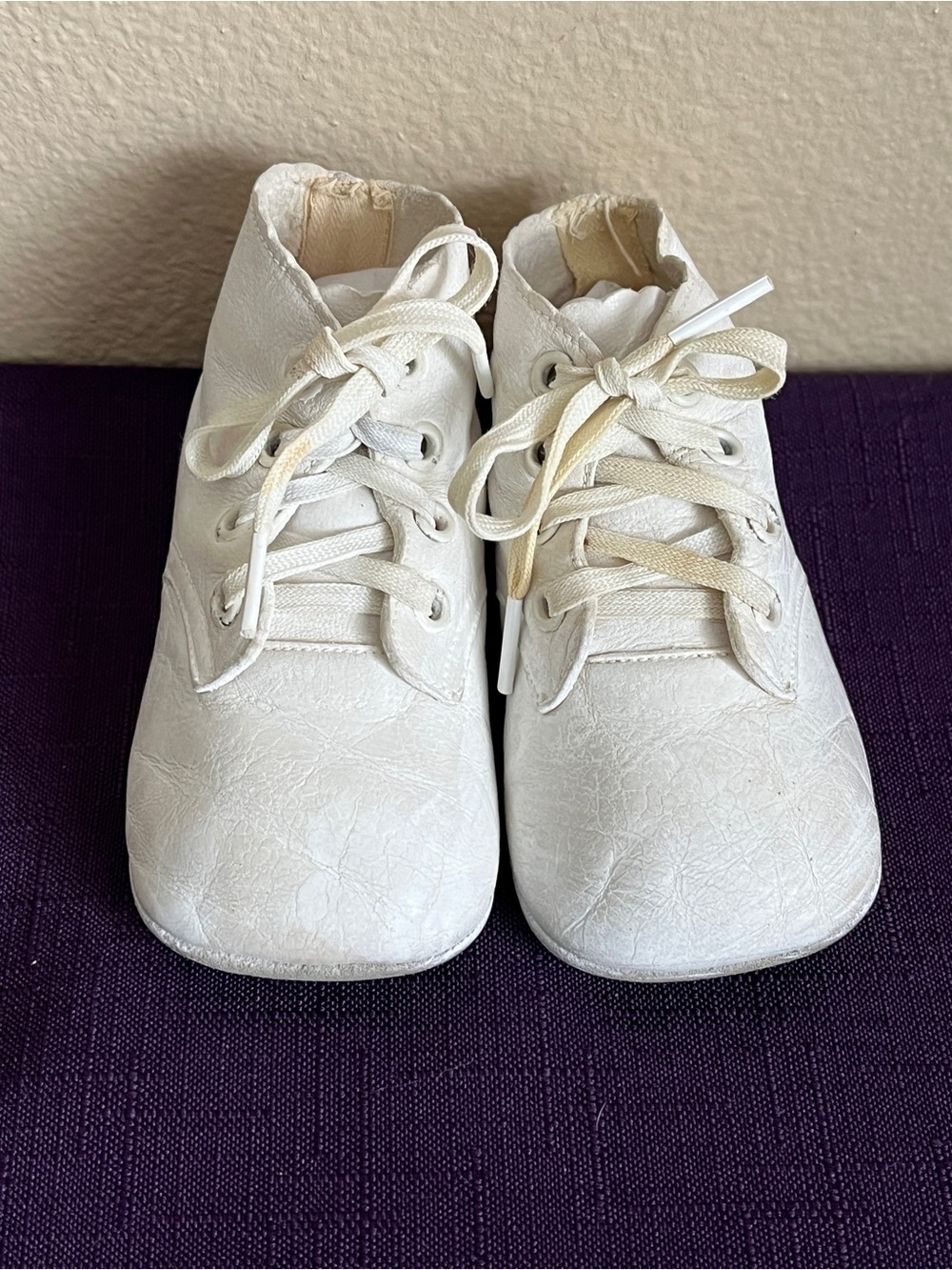 Vintage White Leather Lace Up Baby Shoes Classic Style Soft Sole